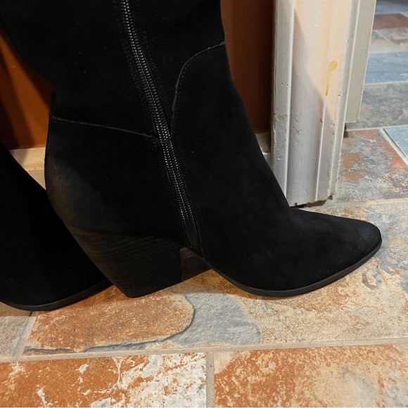 👢Charles David Black Leather Suede Pointed Toe Fringe style Boots! - Picture 4 of 13